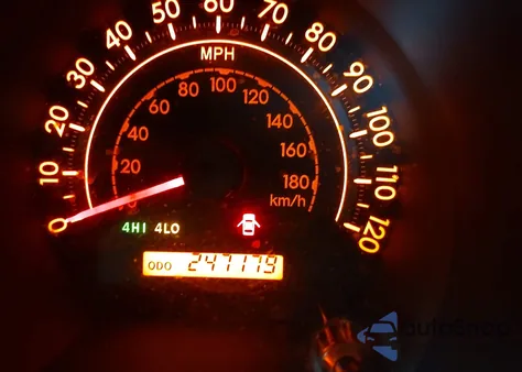 2011 Toyota Tundra Grade 5.7L V8 из США, поврежденный, VIN 5TFDW5F12BX206234